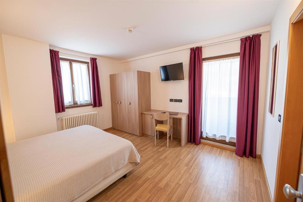 Hotel Posta Comano Terme Exterior photo