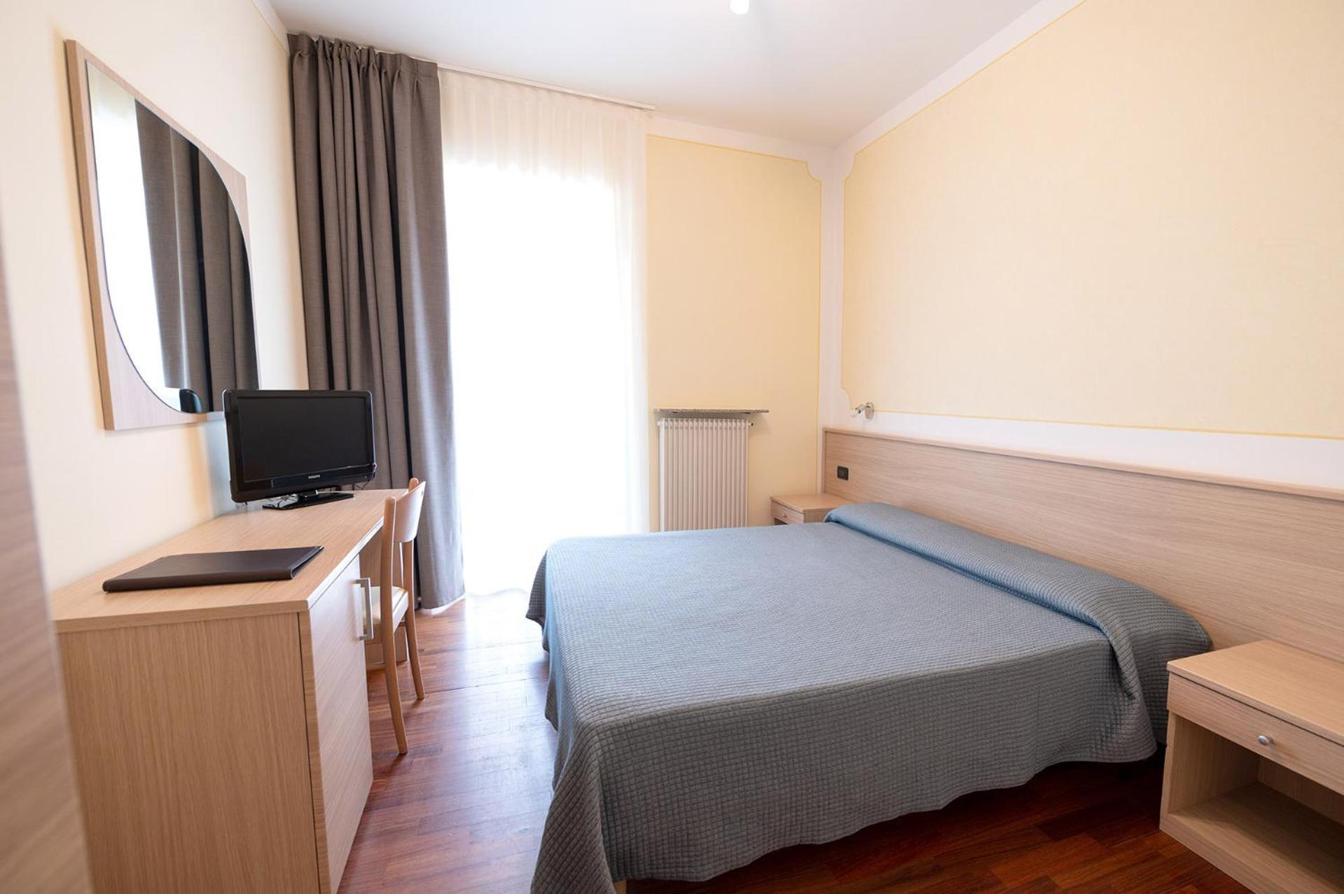 Hotel Posta Comano Terme Exterior photo