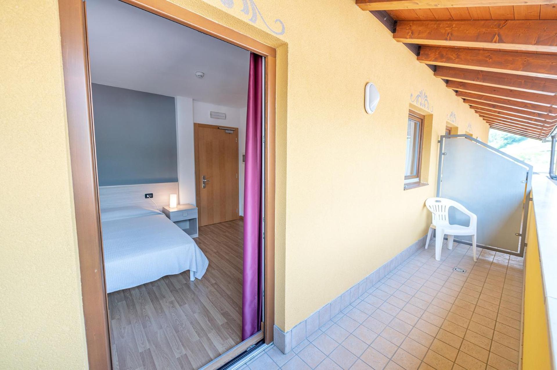 Hotel Posta Comano Terme Exterior photo