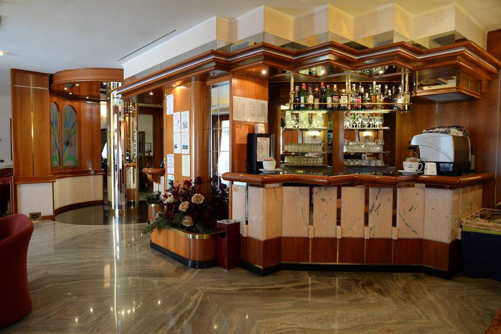 Hotel Posta Comano Terme Exterior photo