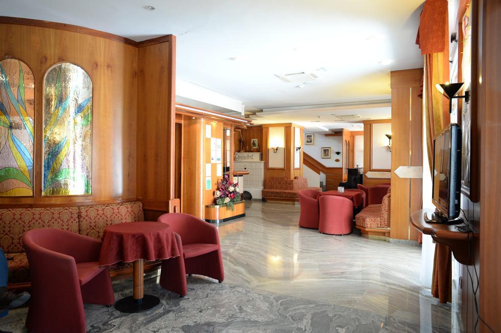 Hotel Posta Comano Terme Exterior photo