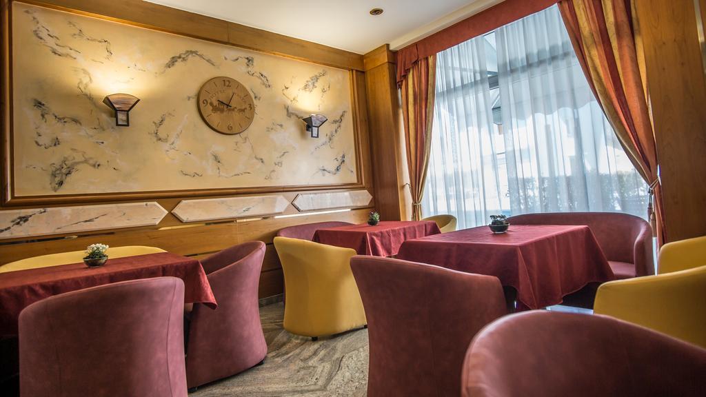 Hotel Posta Comano Terme Exterior photo