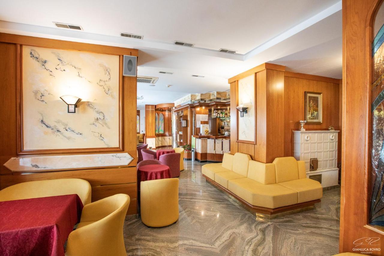 Hotel Posta Comano Terme Exterior photo