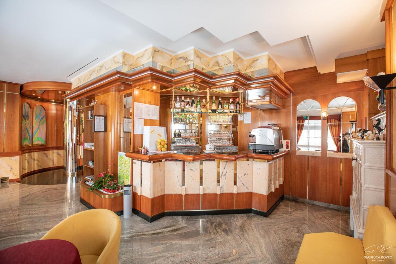 Hotel Posta Comano Terme Exterior photo